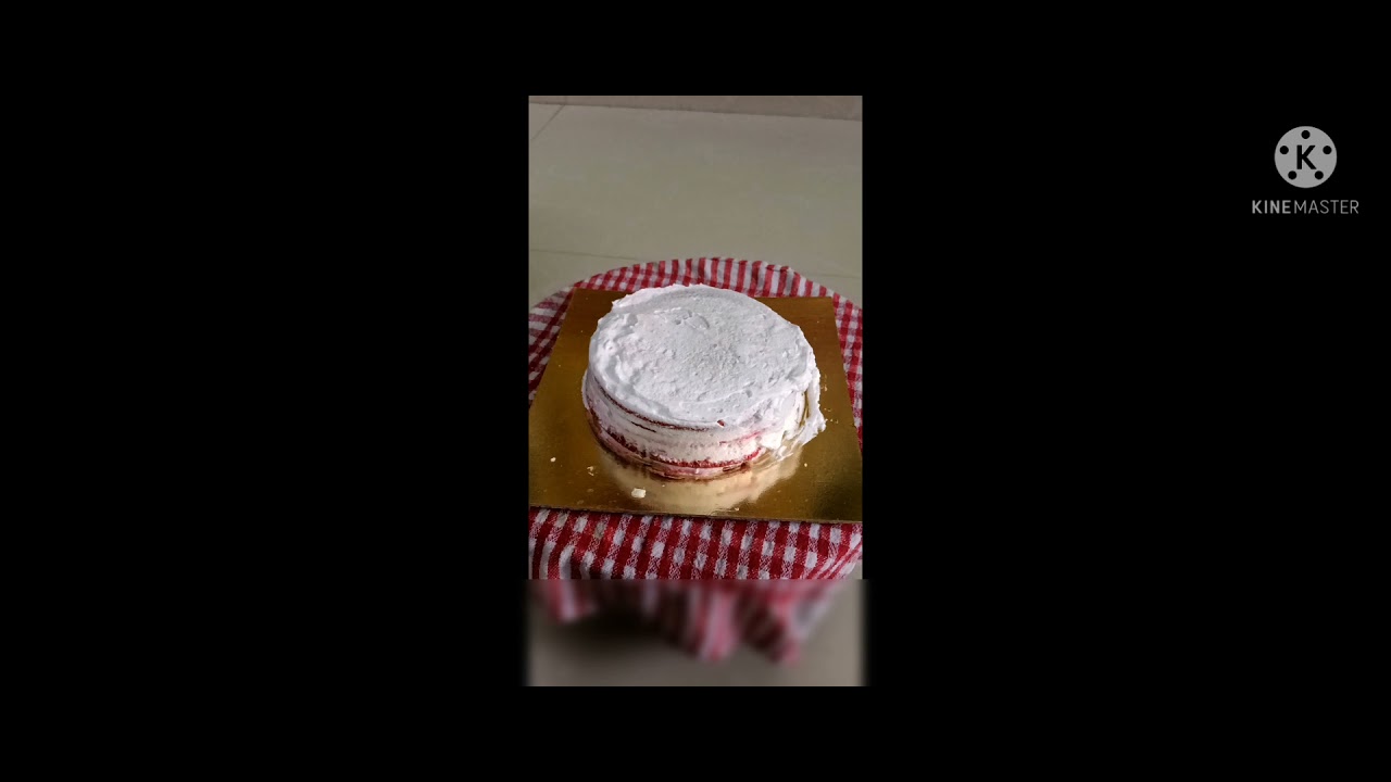 pinata cake #pinatacake #cake #cakes #strawberrycake