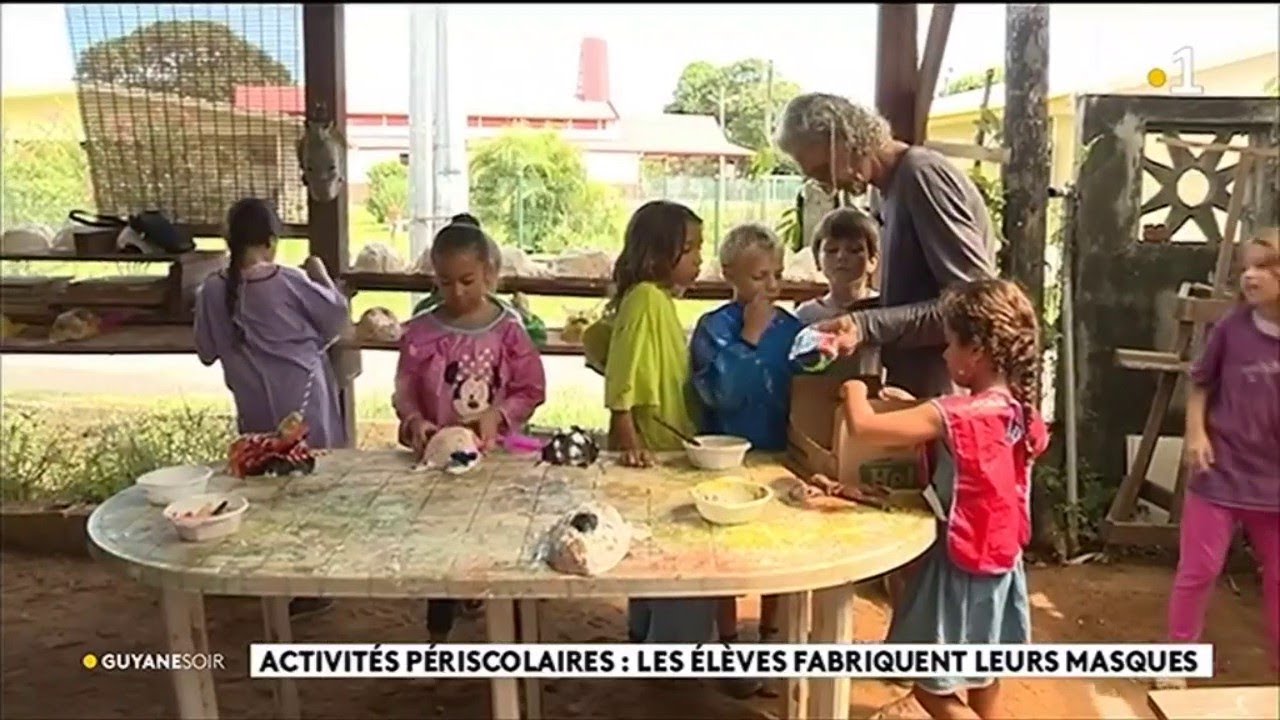Activités périscolaires : les élèves fabriquent  leurs masques