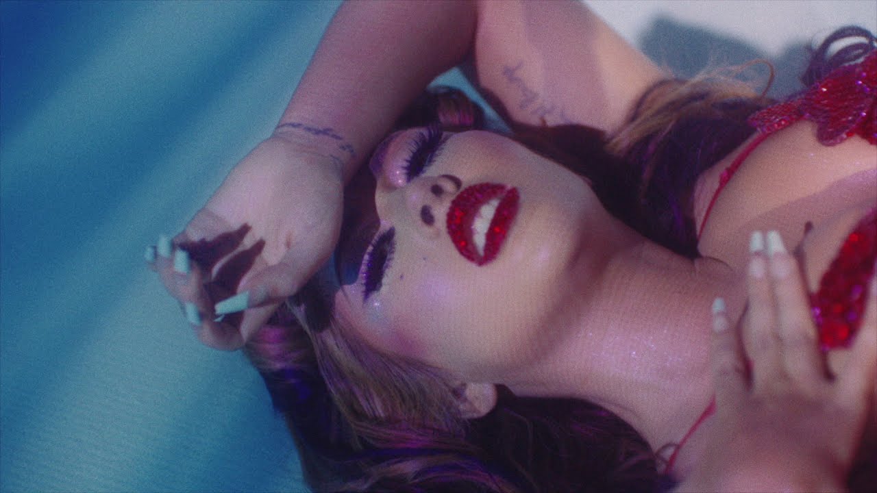 Kali Uchis &ndash; telepat&iacute;a [Official Music Video]