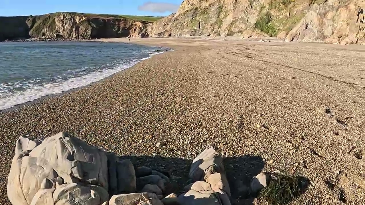 Stroll up Garrarus Beach