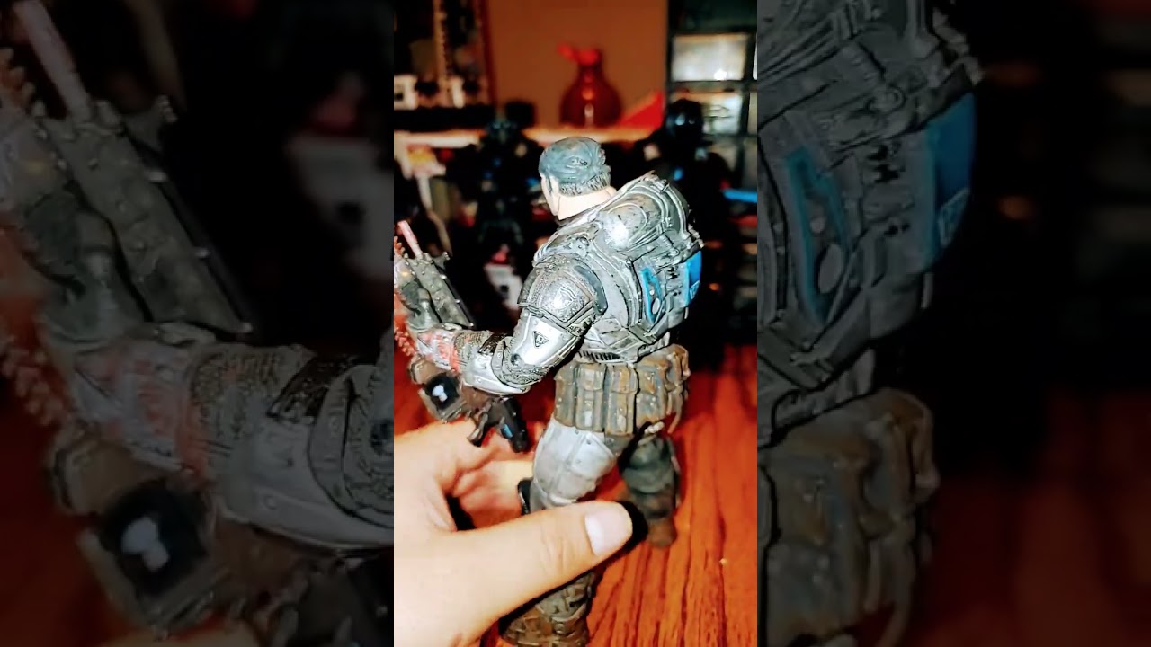 neca gears of war 2 marcus fenix bloody variant action figure 
