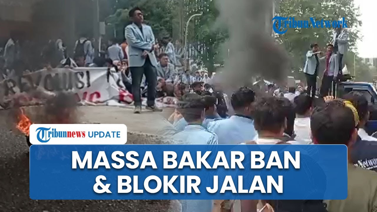 Puncak Demo 'Indonesia Gelap' di Sumsel, Ratusan Mahasiswa Bakar Ban & Blokir Jalan ke DPRD Sumsel