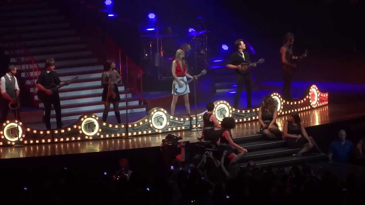 Taylor Swift - Mean (9/12/14)