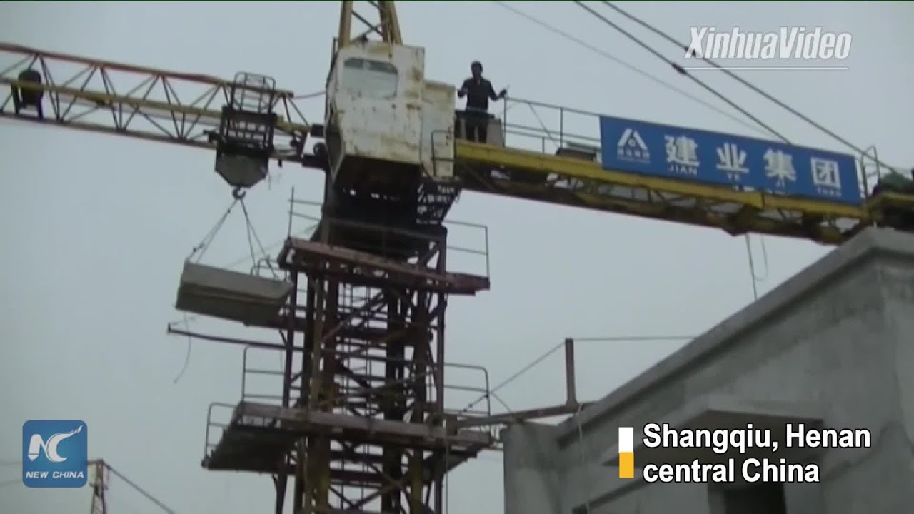 Fainted crane driver rescued from 50m-tall tower in China