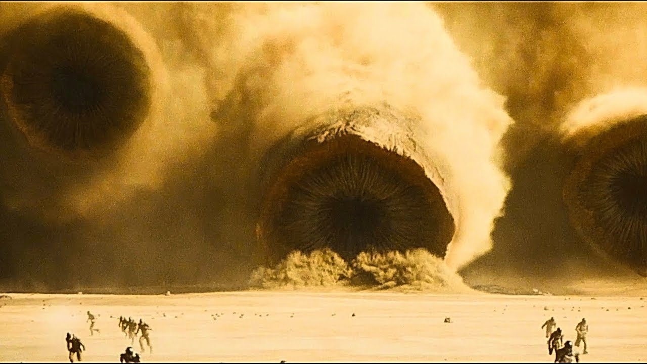 Em 10191, os humanos entram em guerra por um planeta deserto atormentado por criaturas gigantes
