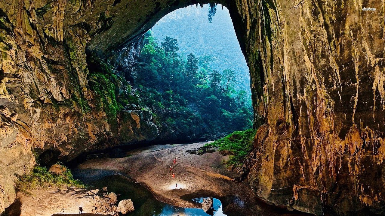 World&rsquo;s Largest Cave Discovered in Vietnam Takes A Week To Walk Through