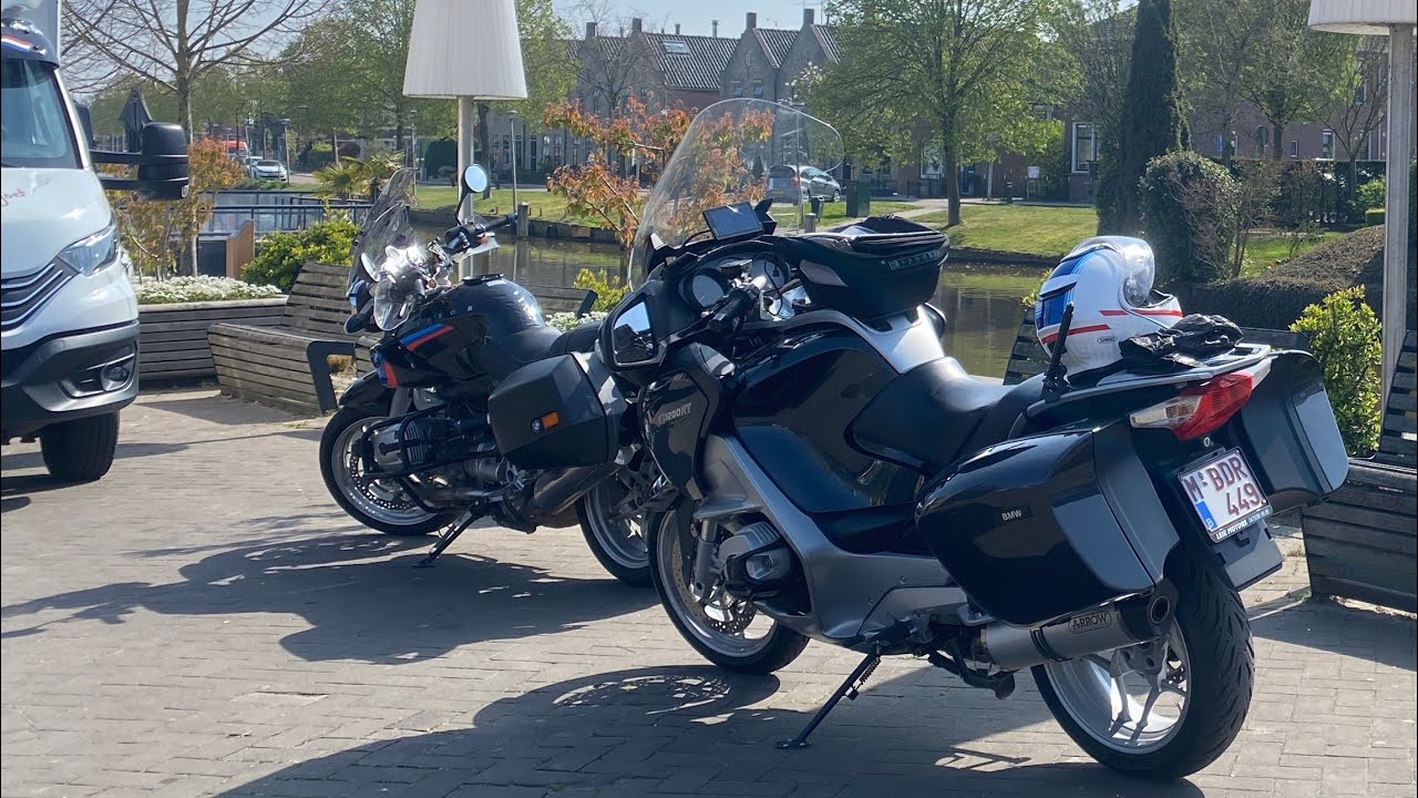 BMW R1200RT making friends with a R1150R
