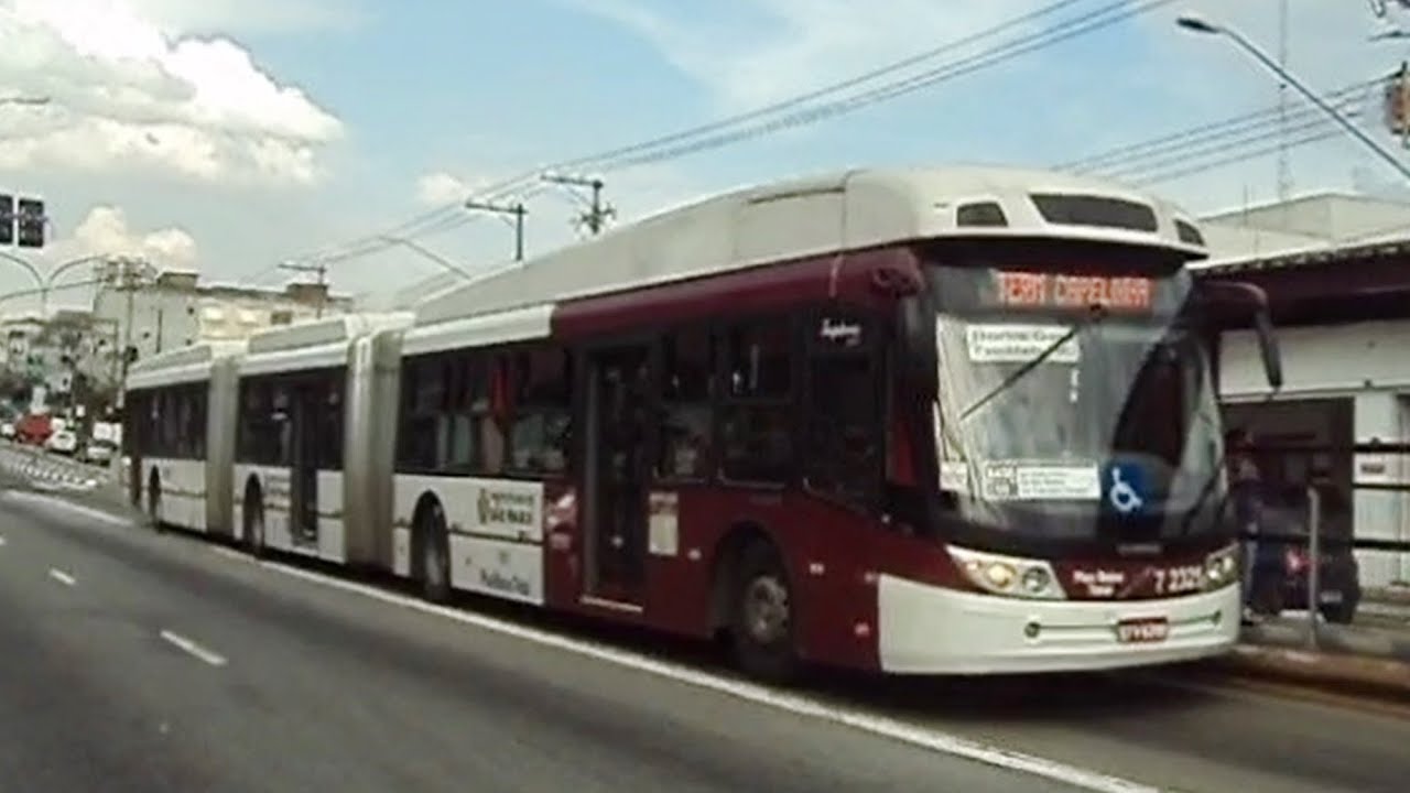 Movimentação de ônibus nos corredores da Área 7