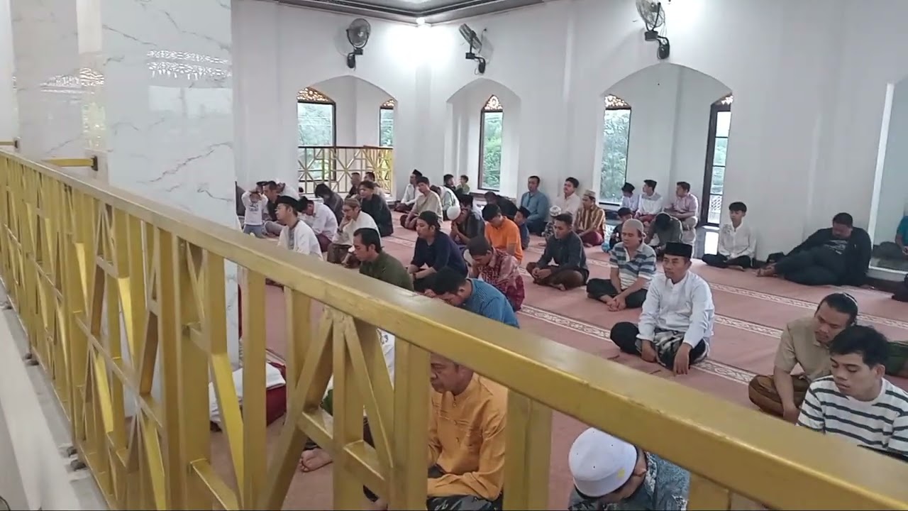 Sholat jum,at di masjid jami al amsir