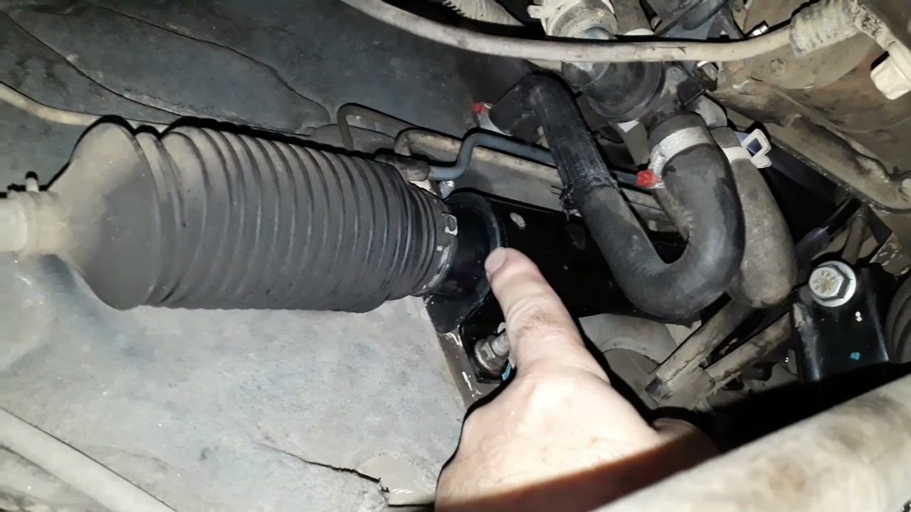 Ruído ao estersar com o carro parado o que pode ser  ????