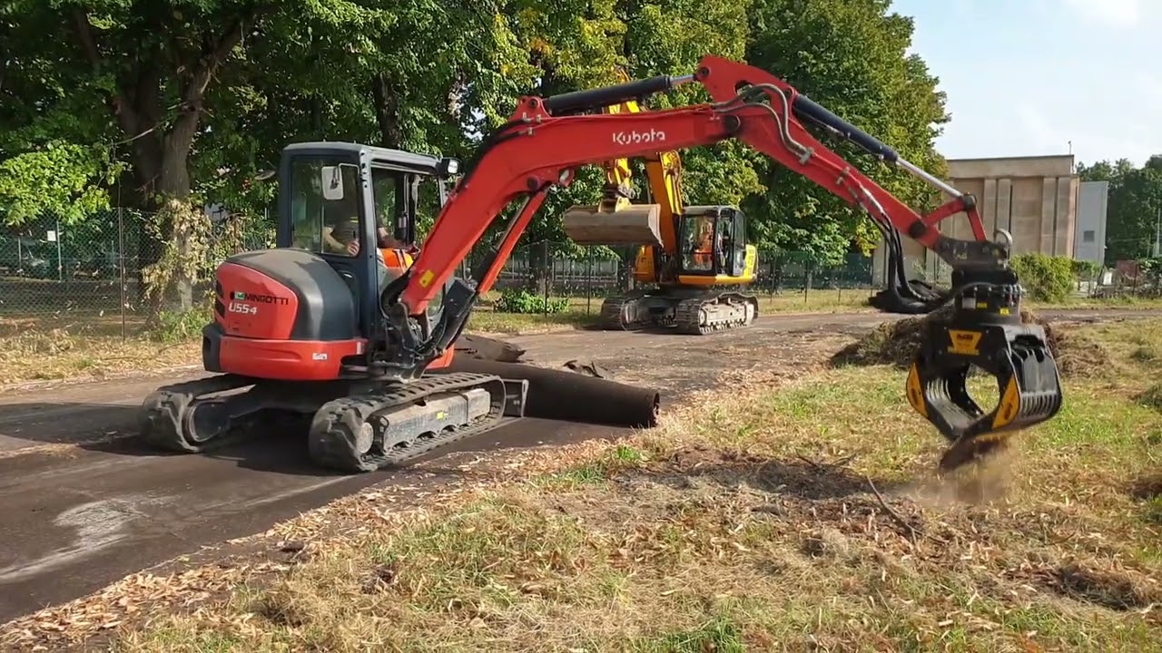KUBOTA U55-4 removing old athletics track - Cividale del Friuli, Italy