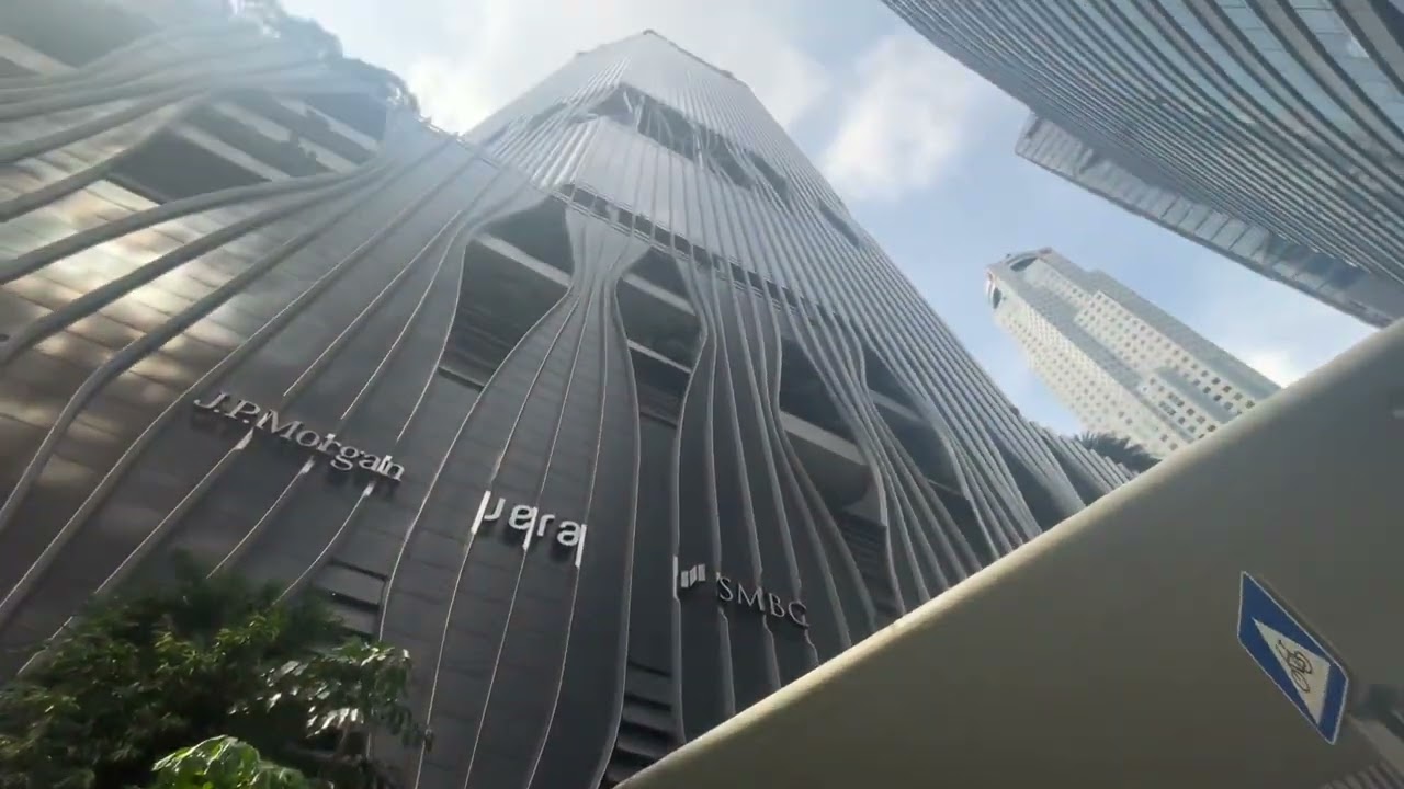 [8YRS] Lift Adventure in the CBD