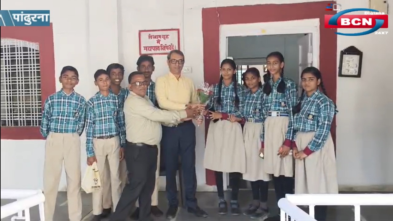 मेधावी छात्रों का कलेक्टर ने किया सम्मान, किसानों ने संतरा चोर को पकड़कर किया पुलिस के हवाले