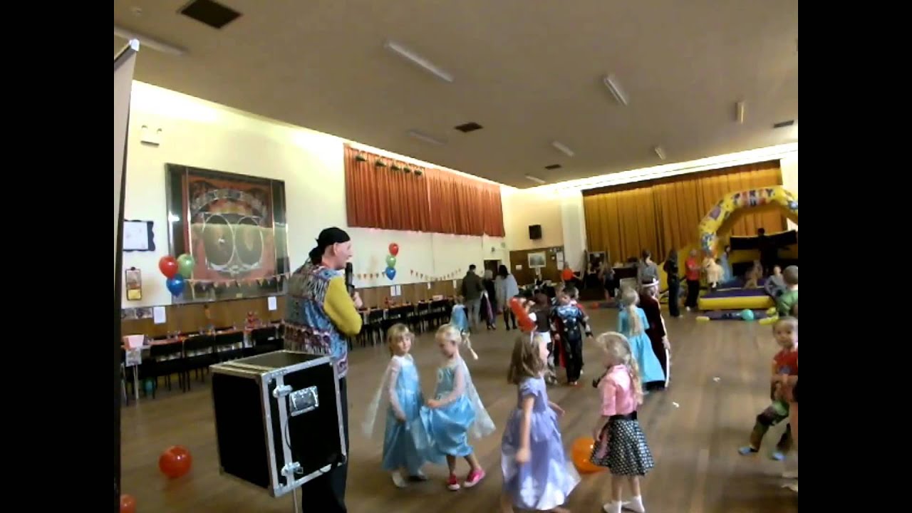 Tony Junior the entertainer | entertainment for a child's 6th birthday party - comedy, games, magic