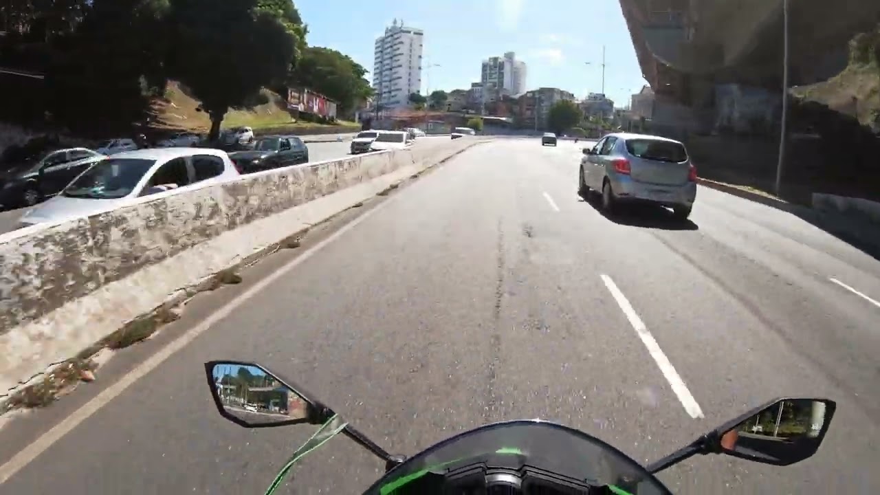 Verificando moto faixa da Avenida Bonoc&ocirc;