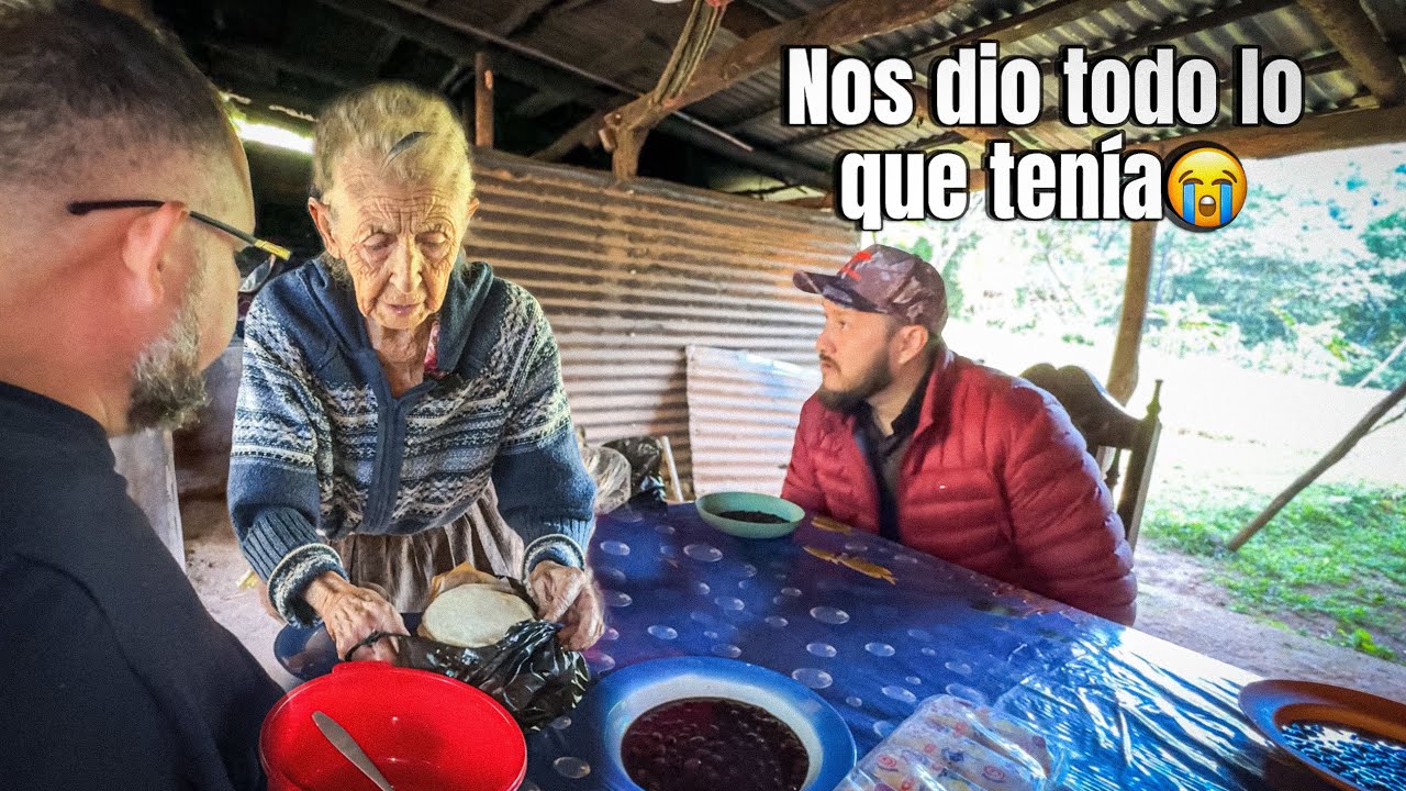 Se derrumbó SU CASA aun asi NOS DIO DE COMER 🥹 90 años EL SALVADOR 🇸🇻