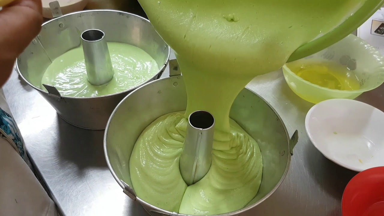 HOW TO MAKE PANDAN CHIFFON CAKE | LEARNT FROM BOGASARI BAKING CENTER | Felly tries it
