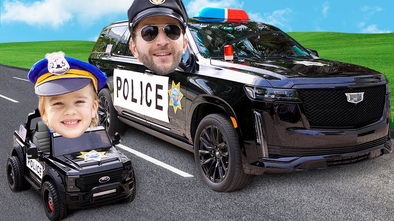 Chris viaja en un coche de polic&iacute;a de juguete - Cuentos infantiles sobre el buen comportamiento