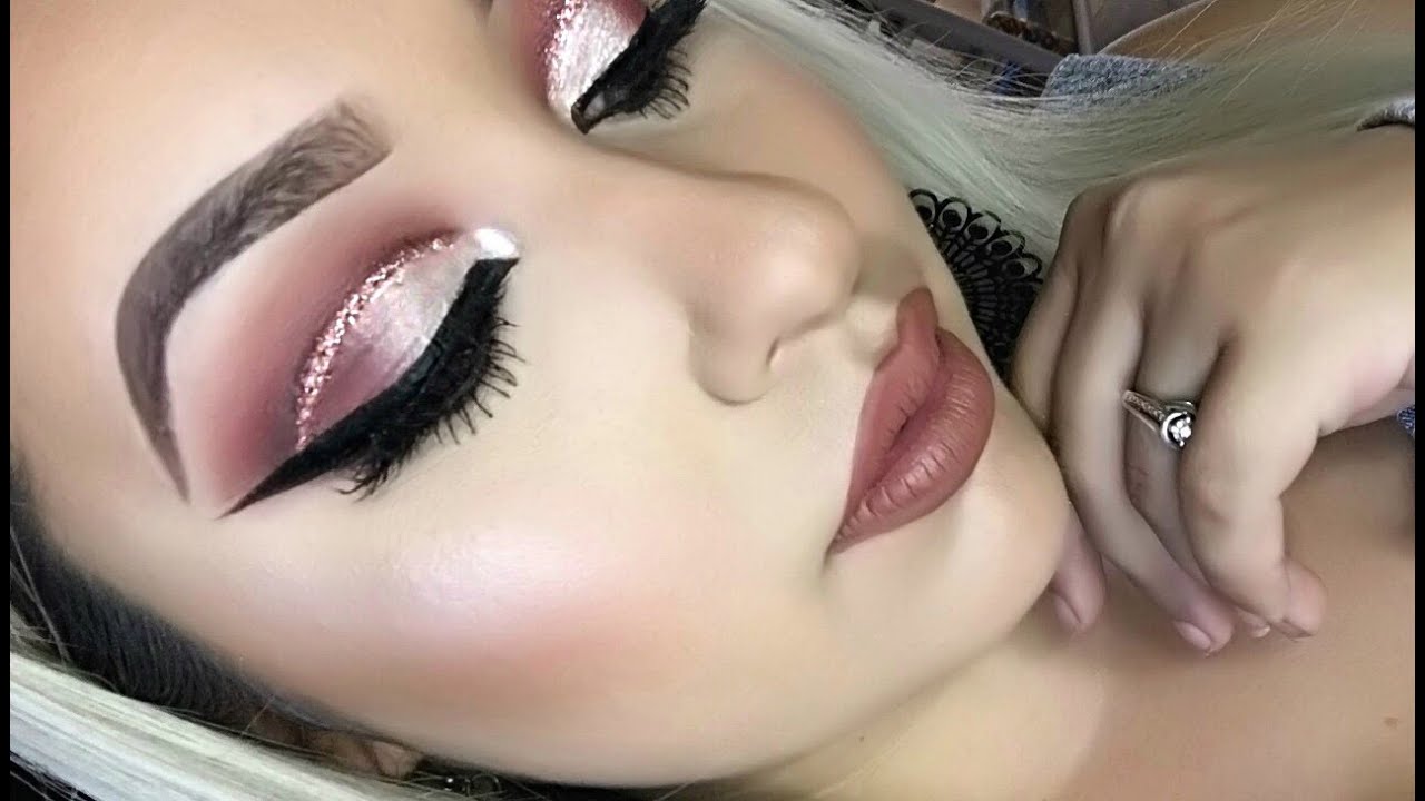 ABH Modern Renaissance Glitter Cut Crease Makeup | Beauty Vixxen