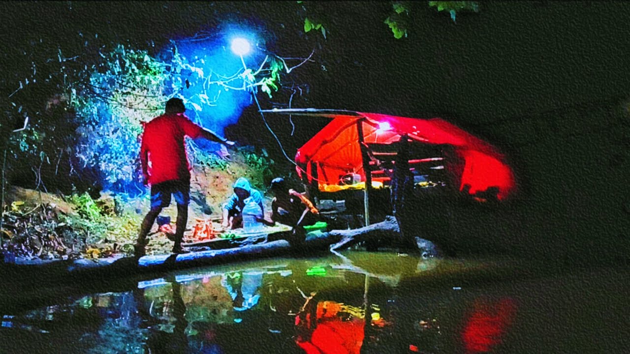 camping hujan deras di pinggir sungai berpetualang menangkap ikan makan enak tidur nyenyak di cabin