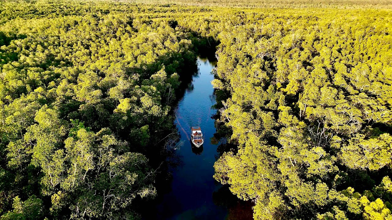 #24 BRUTAL 750KMS BY BOAT TO DARWIN - Traveling Australia By Boat