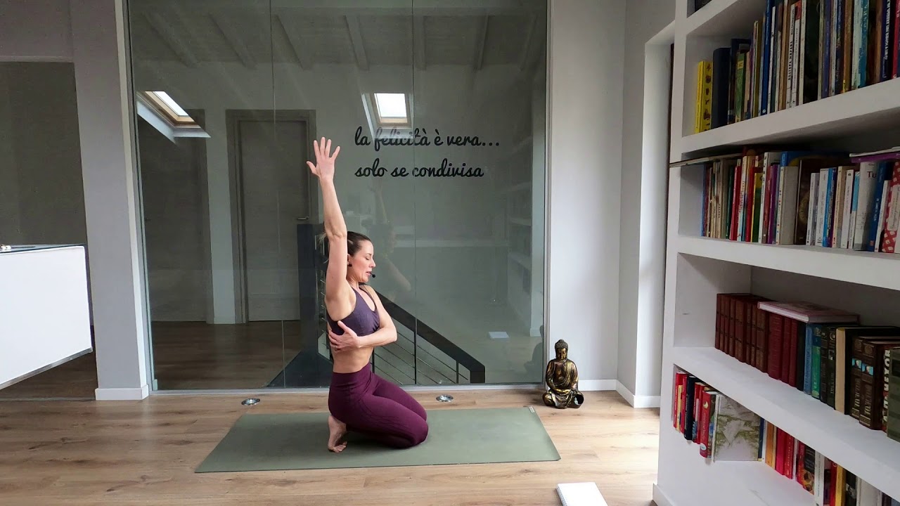 Yoga - Lezione completa di 50 min adatta a tutti in italiano con Lo Yoga di Yana