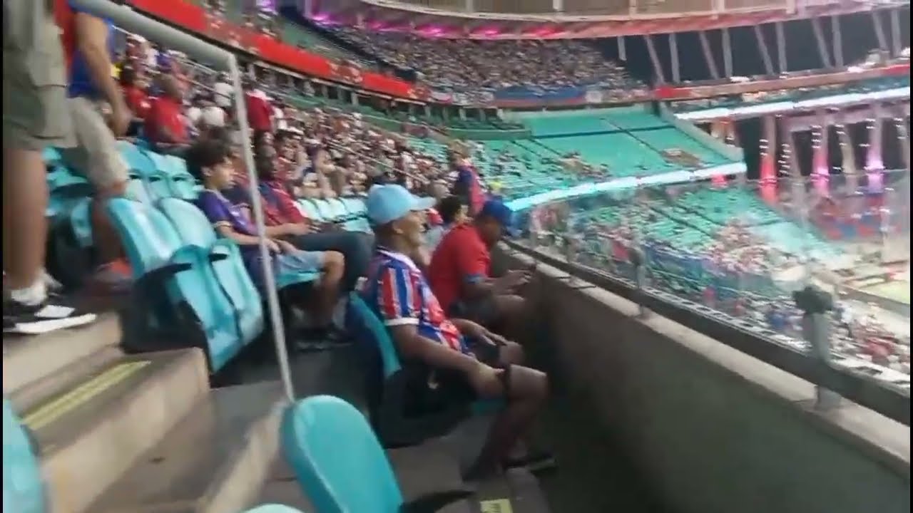 CLIMA NA FONTE NOVA AGORA! (Imagens Rui Brandão) A torcida do O'Higgins fazendo barulho 