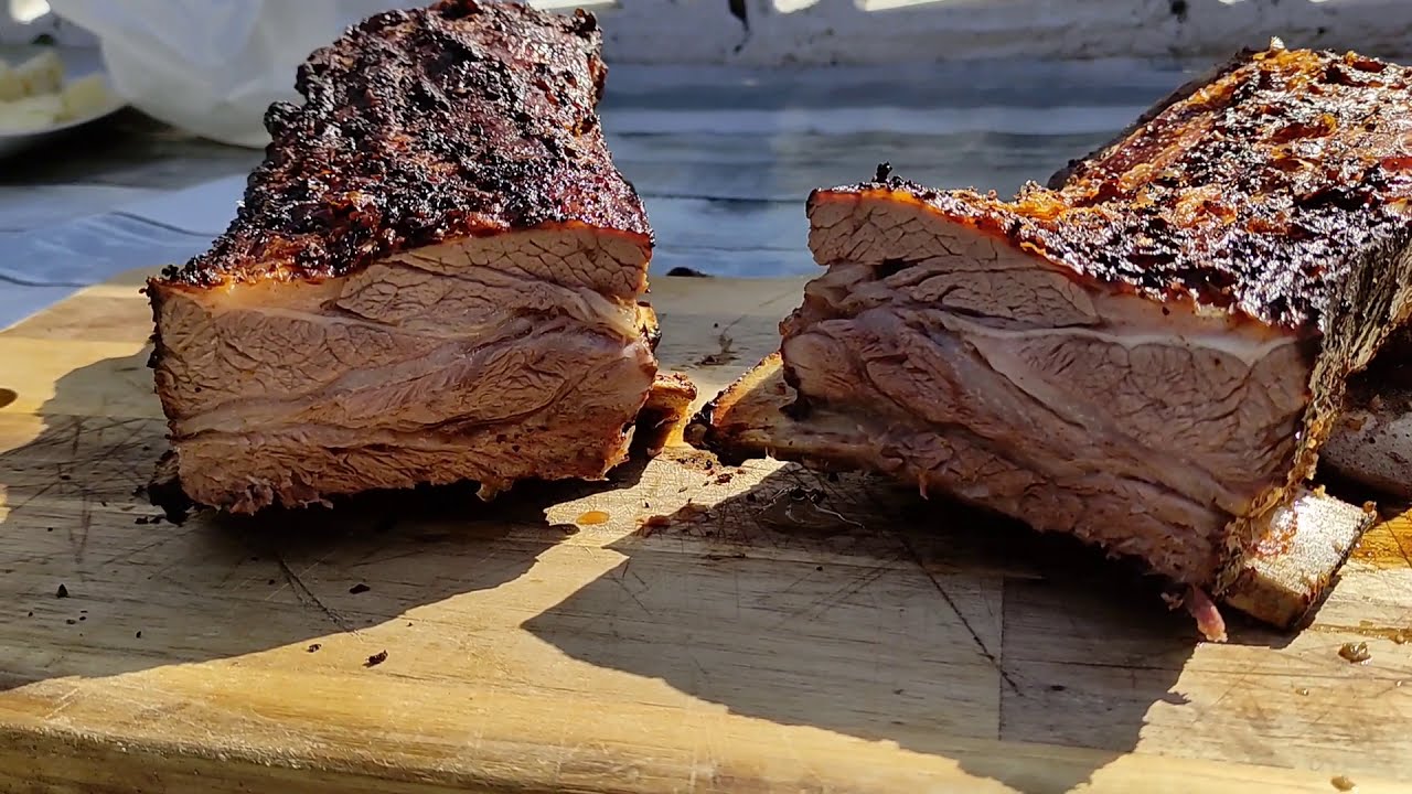 Costillar a la parrilla con mantequilla y costra de ajo. Con leña 100% recomendable.