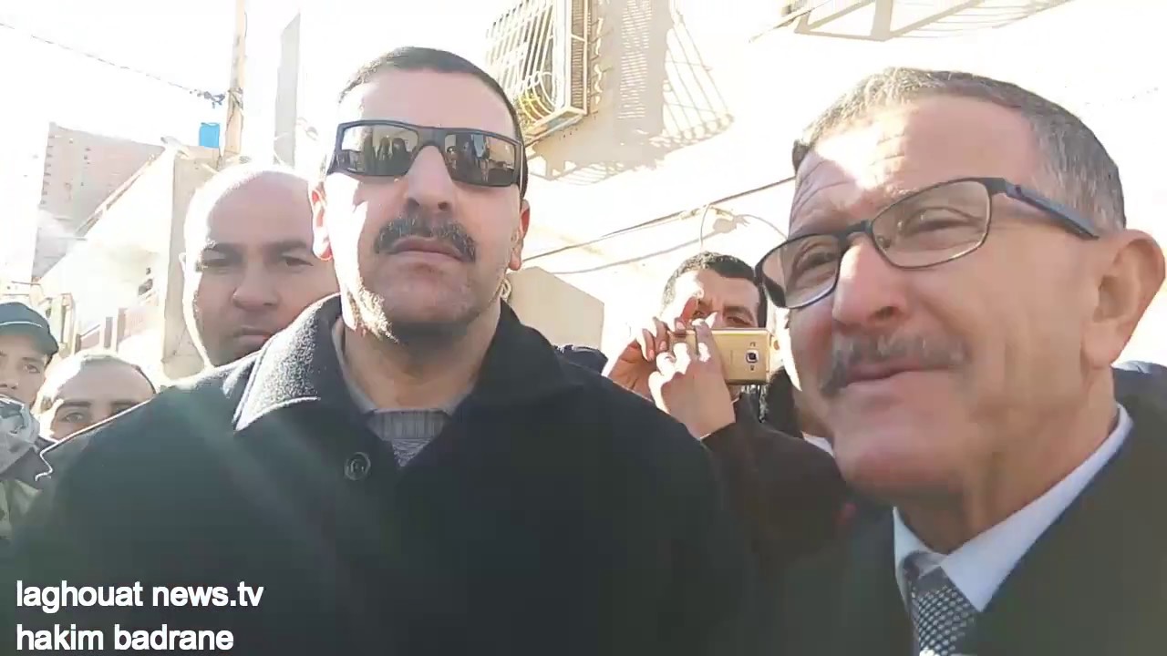شباب حي المعمورة  بالاغواط  يطرحون انشغالتهم  على والي الاغواط . حكيم ب