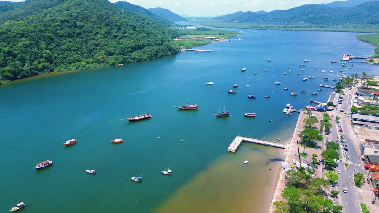Orla de Bertioga com Drone e vista do canal entre Bertioga e Guarujá
