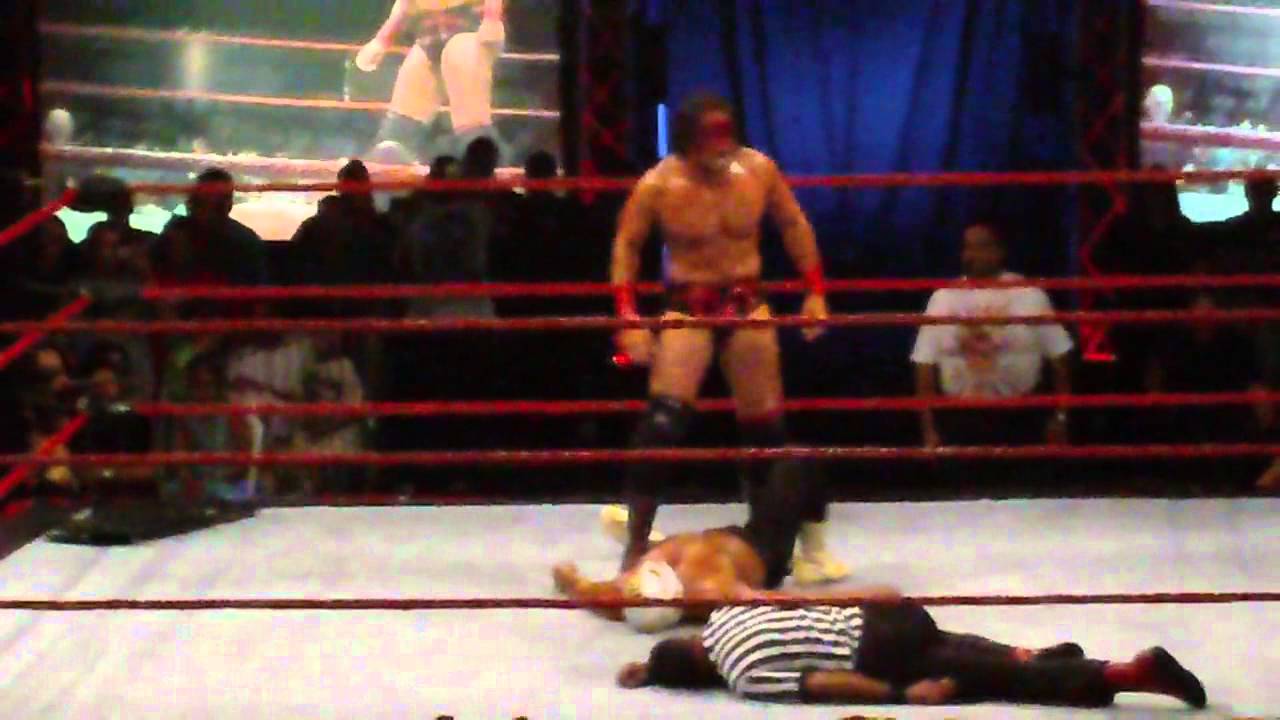 EL INVADER vs GILBERT ANIVERSARIO 2011 WWC