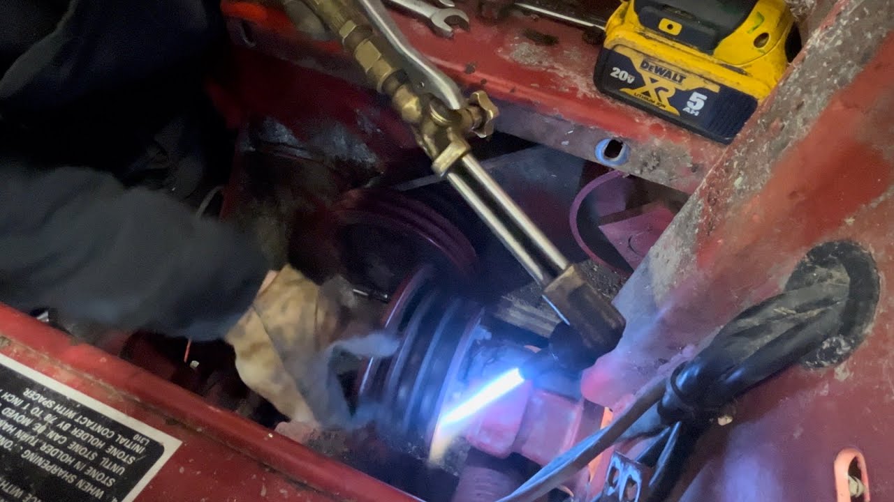 New Holland 790 chopper repair