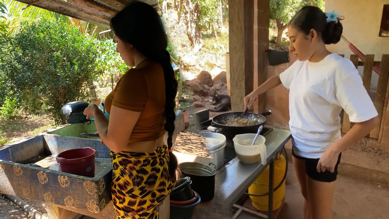 ENSEÑANDOLE AMI HERMANA ACOCINAR  