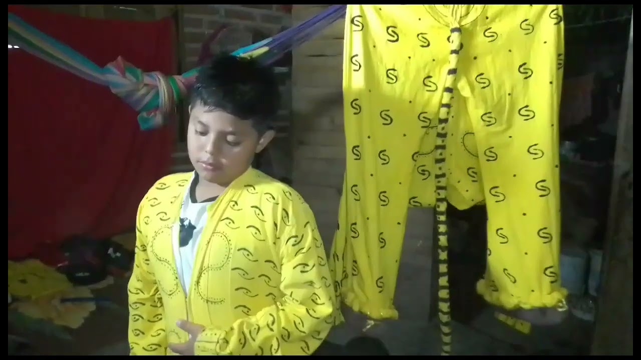 pintando los trajes de tigres ya para la fiesta de corpus Crispi 👍🎉🤭
