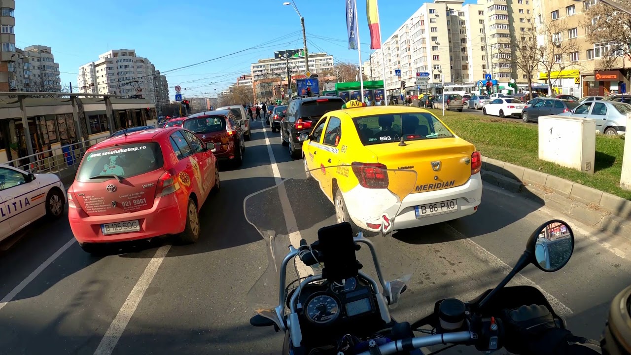 Bucharest traffic seen from a BMW R 1200 GS | Daily riding in these conditions