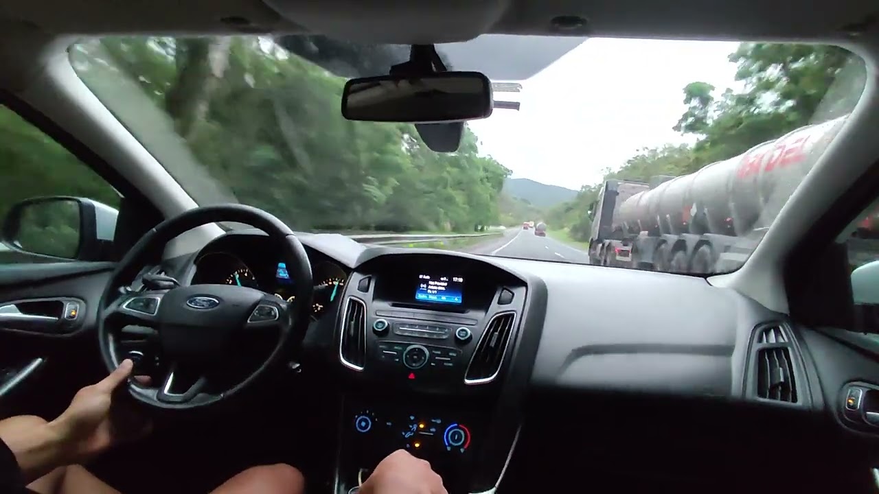 Ford Focus fastback - PowerShift na serra do Azeite em Cajati - SP sentido Capital.