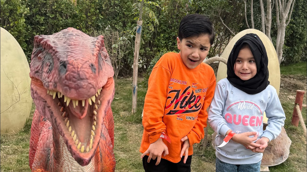 Pehli Dafa Dinosaur Daikh Lia 😱