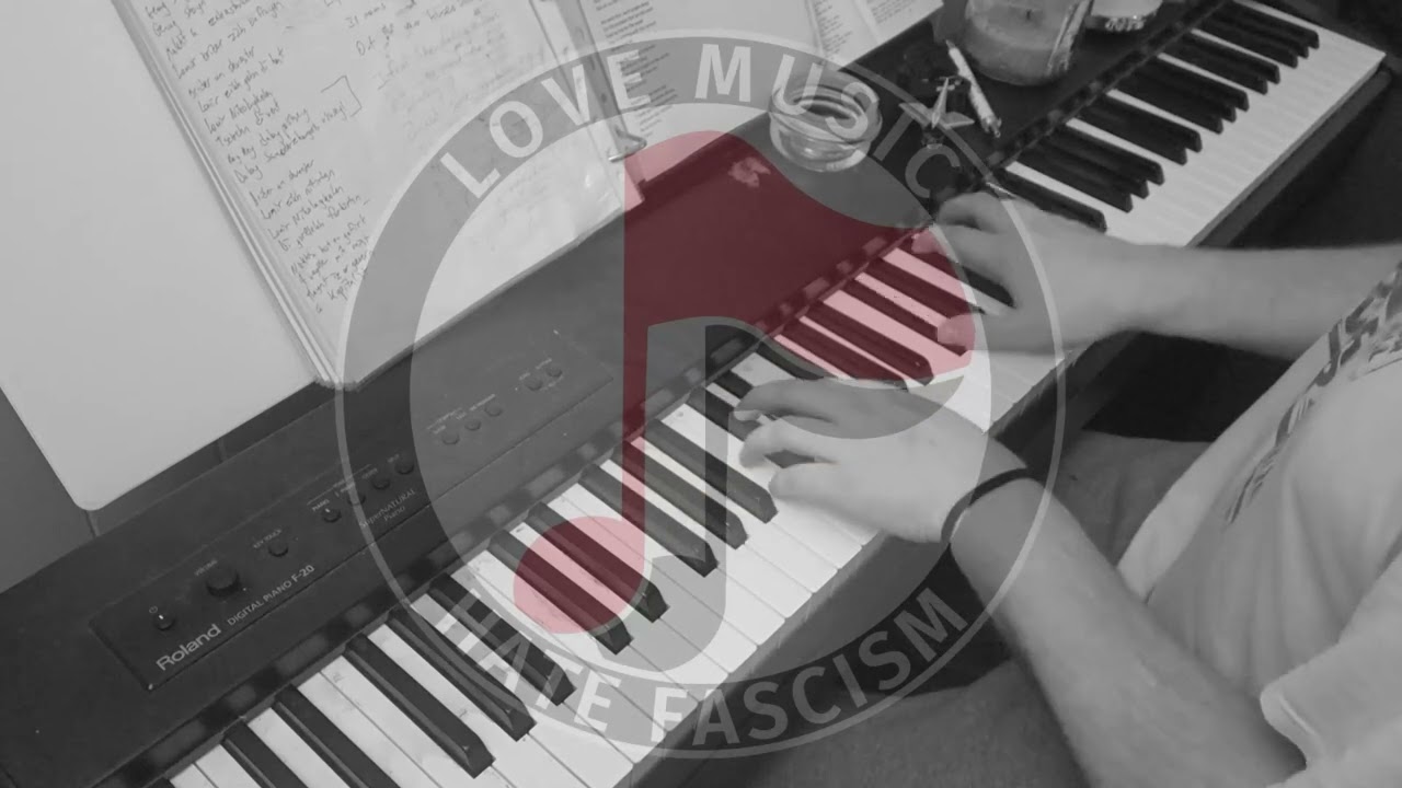 Piano/Vocals: The Day the п4Ζі Died - Chumbawumba