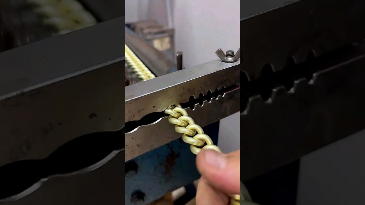 Golden Chain Maker's #chainmaking #goldsmith #jewelrymaking #shorts #viral #trending #jewellery
