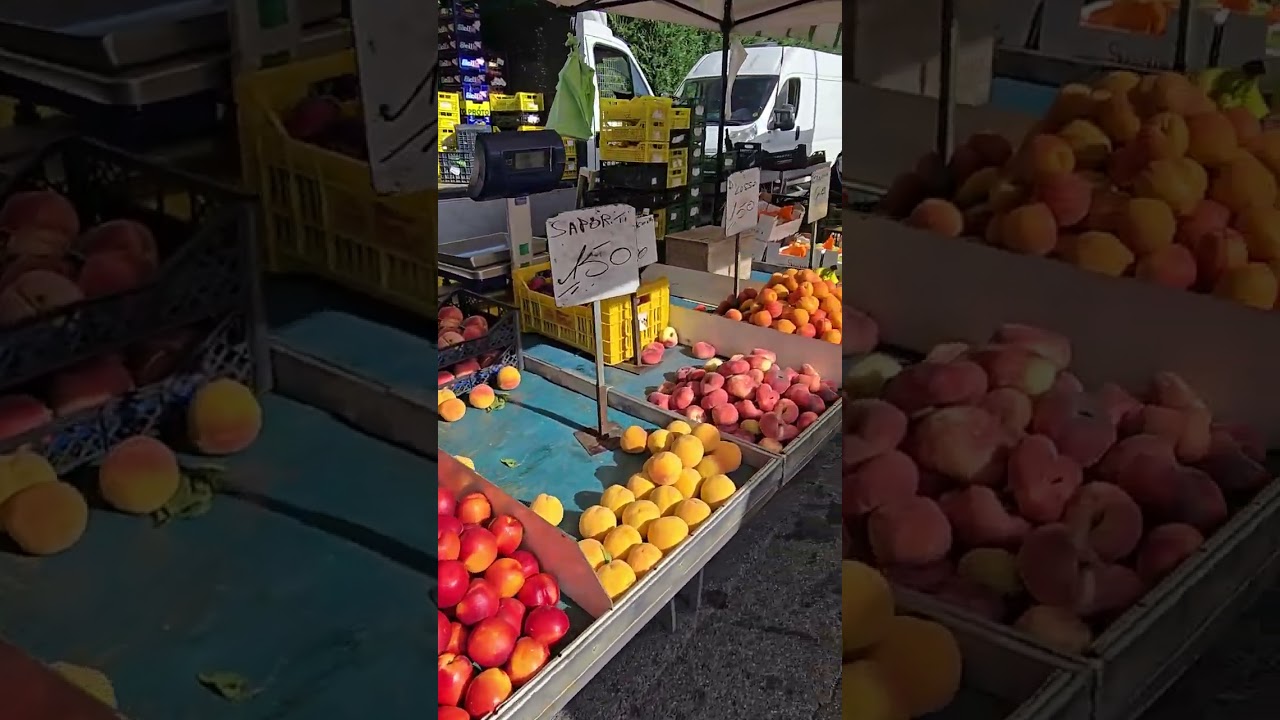 Walk through the Friday morning market in Mottola Italy 