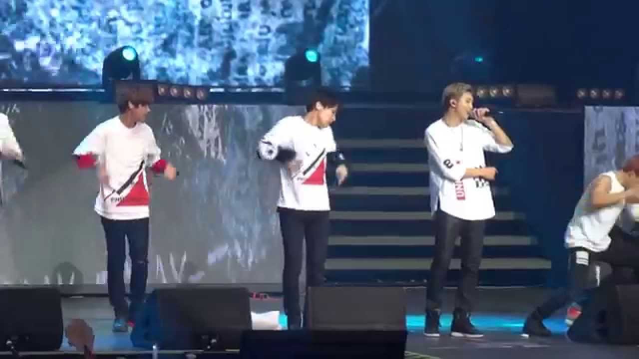 BTS en Chile - Tomorrow [FanCam] Tour Episode II The Red Bullet 2015