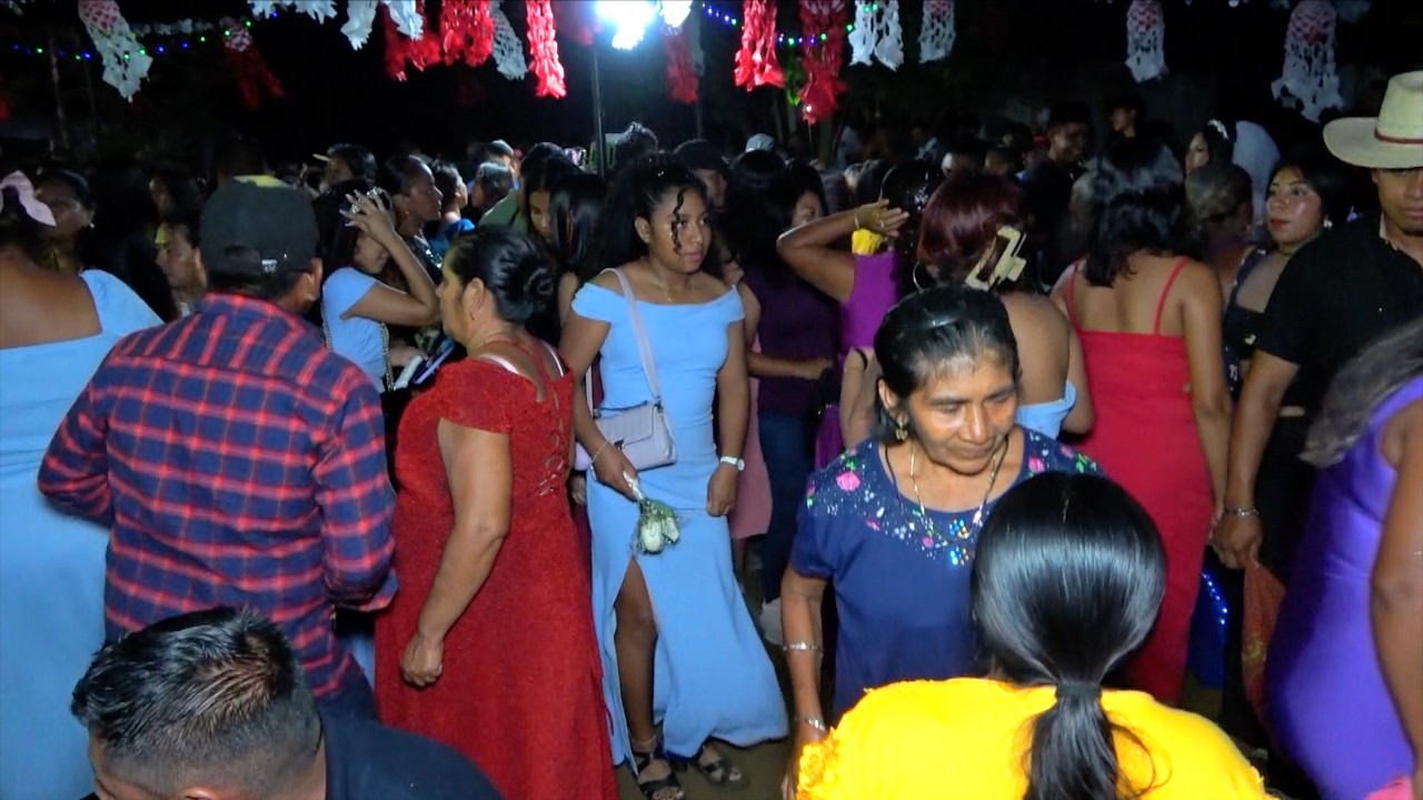 Chicas Hermosas Bailando y Gozando