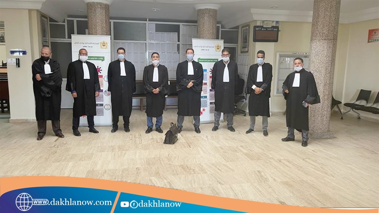 شاهد.. المحامون بالمحكمة الابتدائية للداخلة ينظمون اضراب مفتوح عن العمل