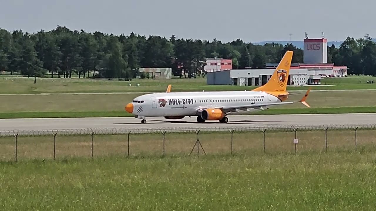 Start Boeingu 737 z Českých Budějovic - Boeing 737 takeoff from České Budějovice