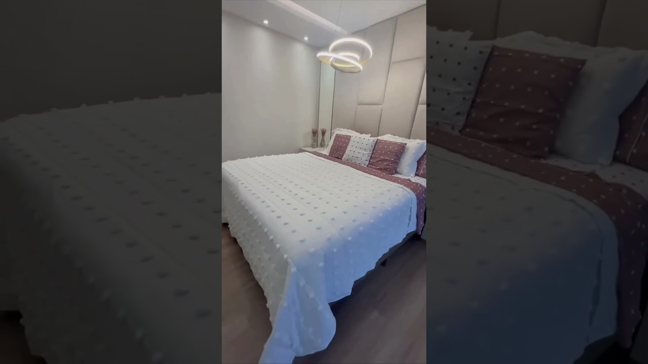 Um quarto aconchegante come&ccedil;a pela cama certa! 🛏️💖#CamaPosta #DecoracaoDeQuarto #CobreLeitoKing