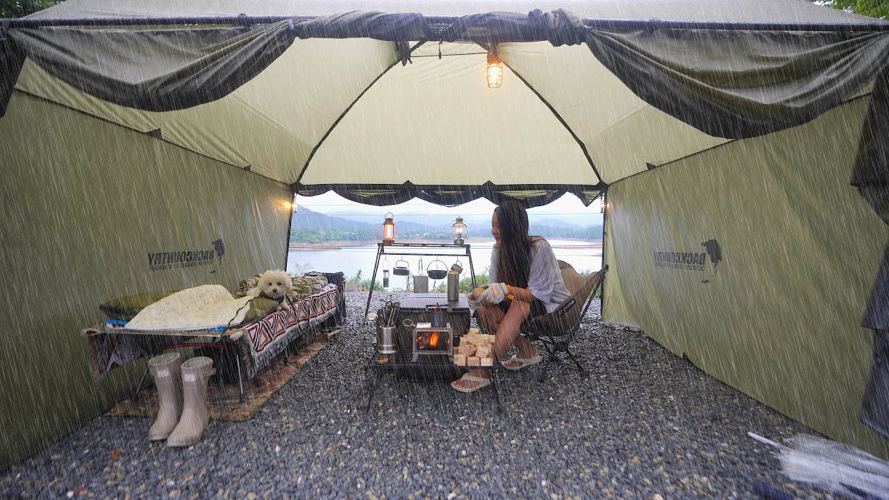 Одиночный поход под проливным дождем / Теплая маленькая дровяная печь и щенок