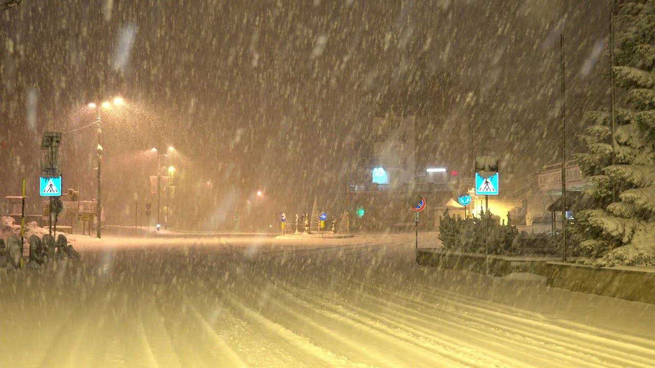 Sestriere, fitta nevicata nella notte
