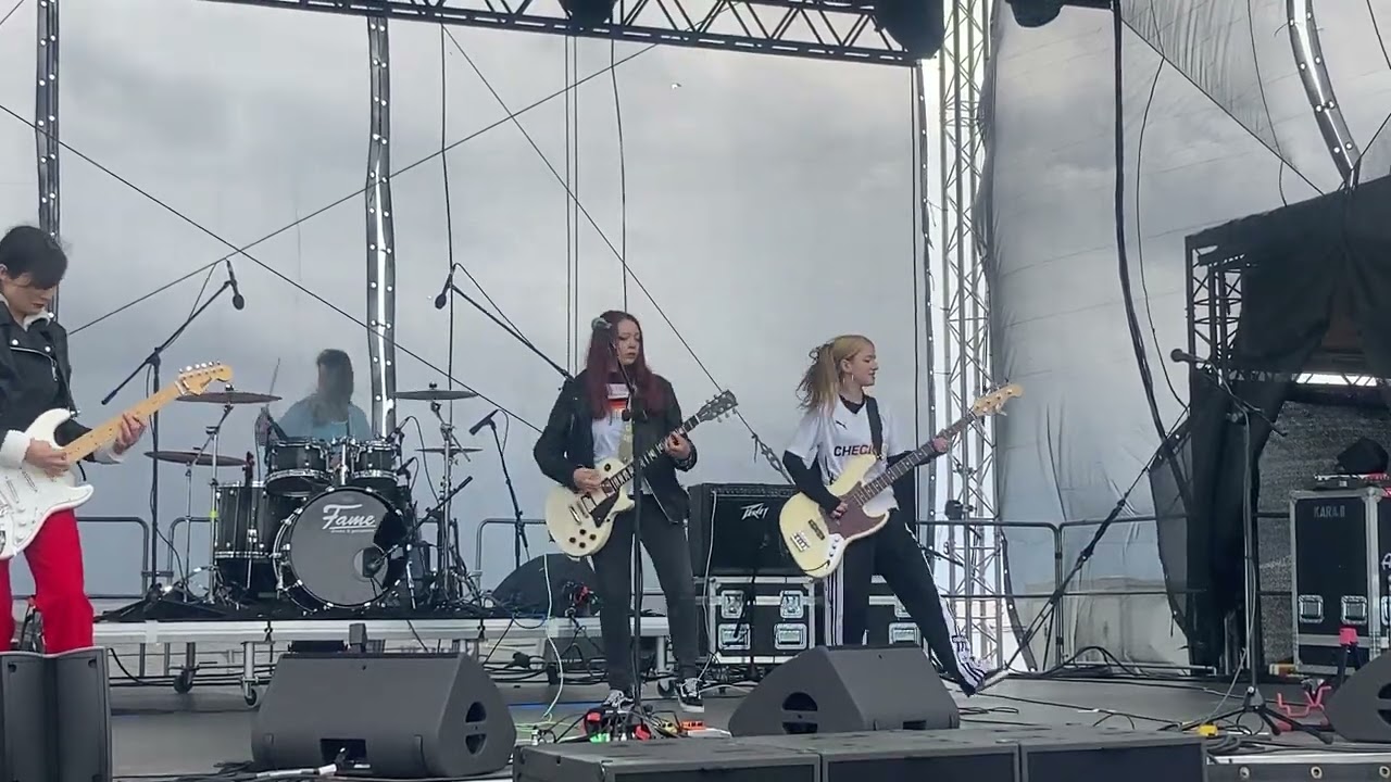 Seem to Dance - @TheSixsters  Live in Wilhelmshaven !