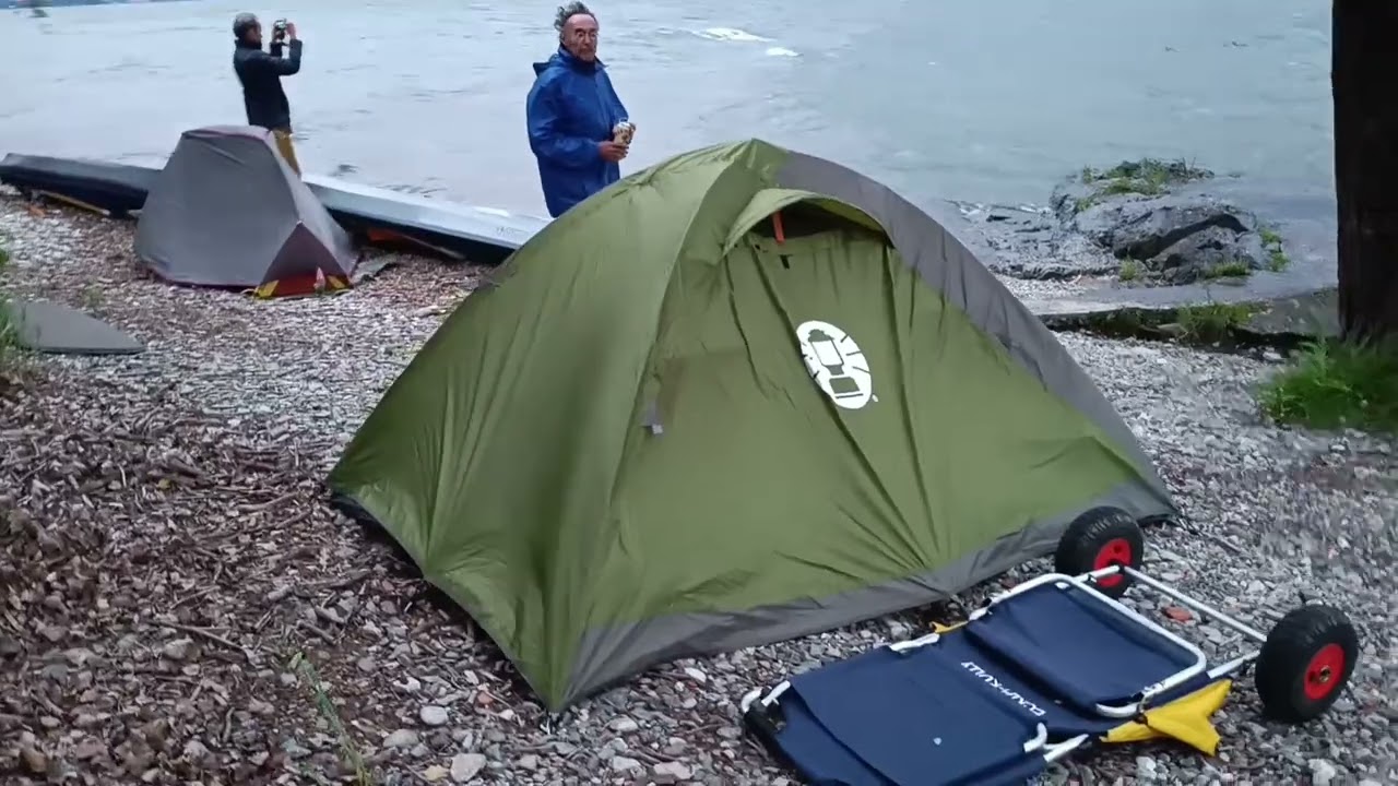 Paddeltour auf dem Lago Maggiore mit dem Faltboot und wild Camping am Ufer.