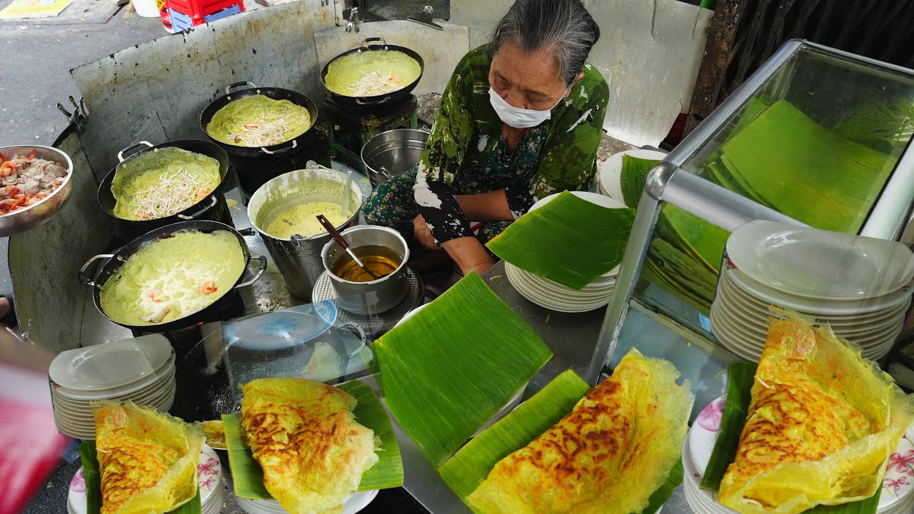 Lạ ghê 2 giờ chiều đội nắng chờ ăn bánh xèo 35k ở Sài Gòn